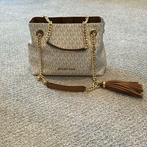 Michael Kors Jet Set Signature Logo Tote in Vanilla/Acorn